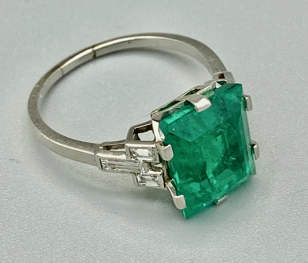 EMERALD Smaragd Ring with Diamonds